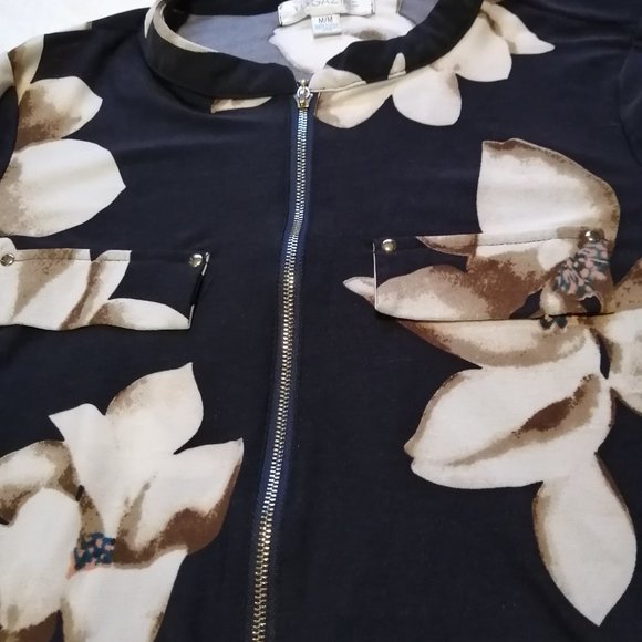 Floral, navy blue and beige zip-up blouse, size medium - Picture 10 of 11